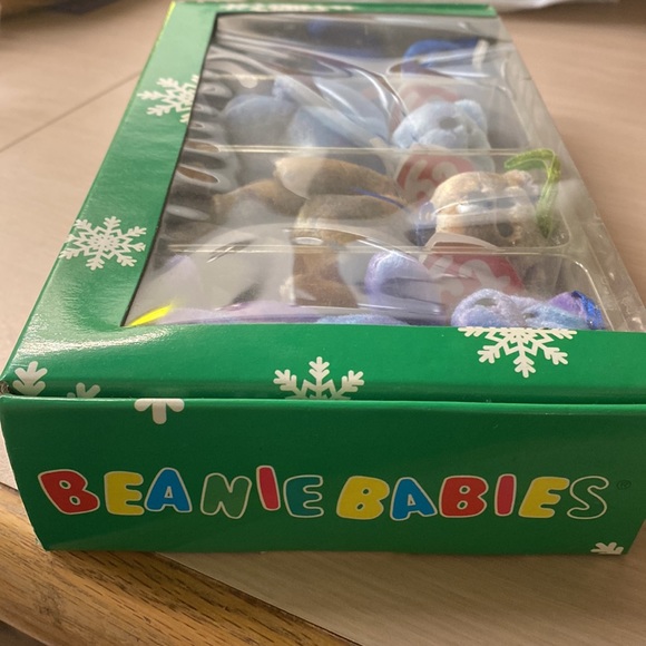 2001 TY Jingle  Beanies.  NWOT and kept in storage.  Perfect gift. . - Picture 5 of 5